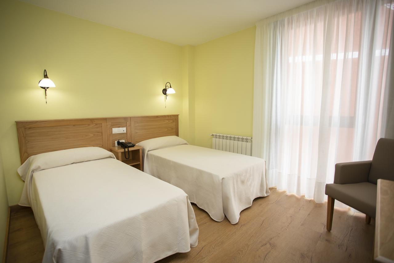 Hotel Novoa 萨里亚 外观 照片