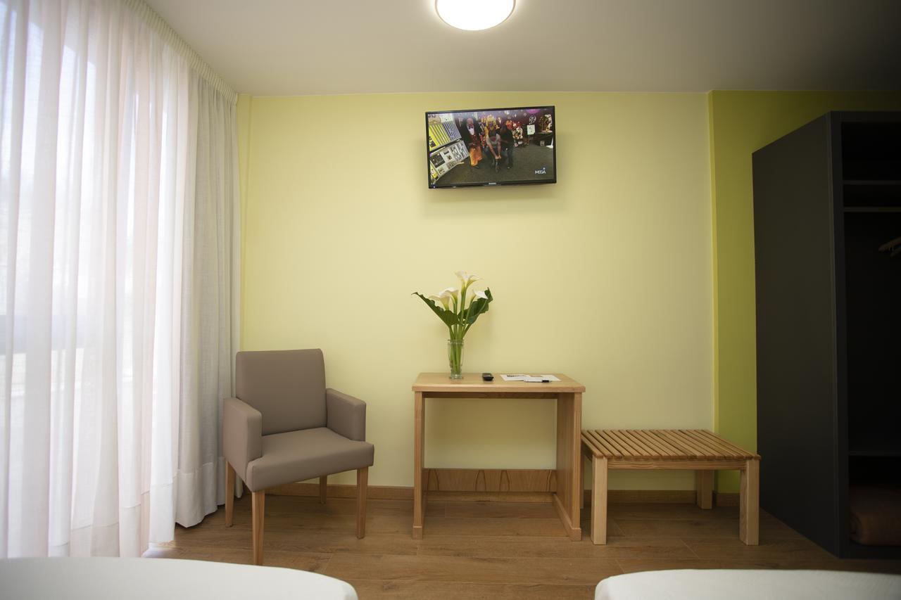 Hotel Novoa 萨里亚 外观 照片