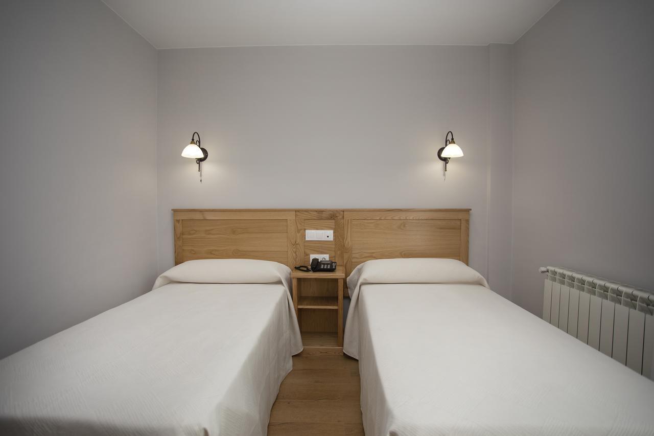 Hotel Novoa 萨里亚 外观 照片