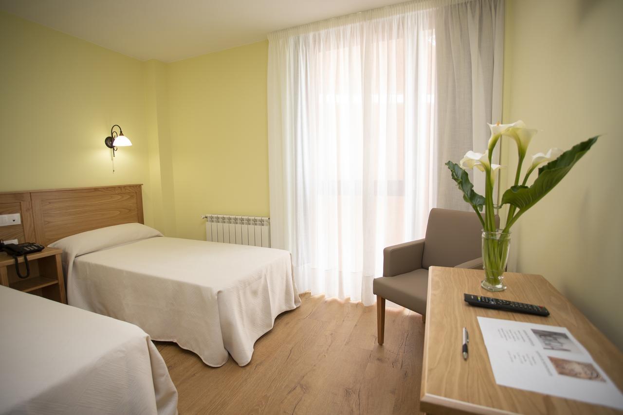 Hotel Novoa 萨里亚 外观 照片