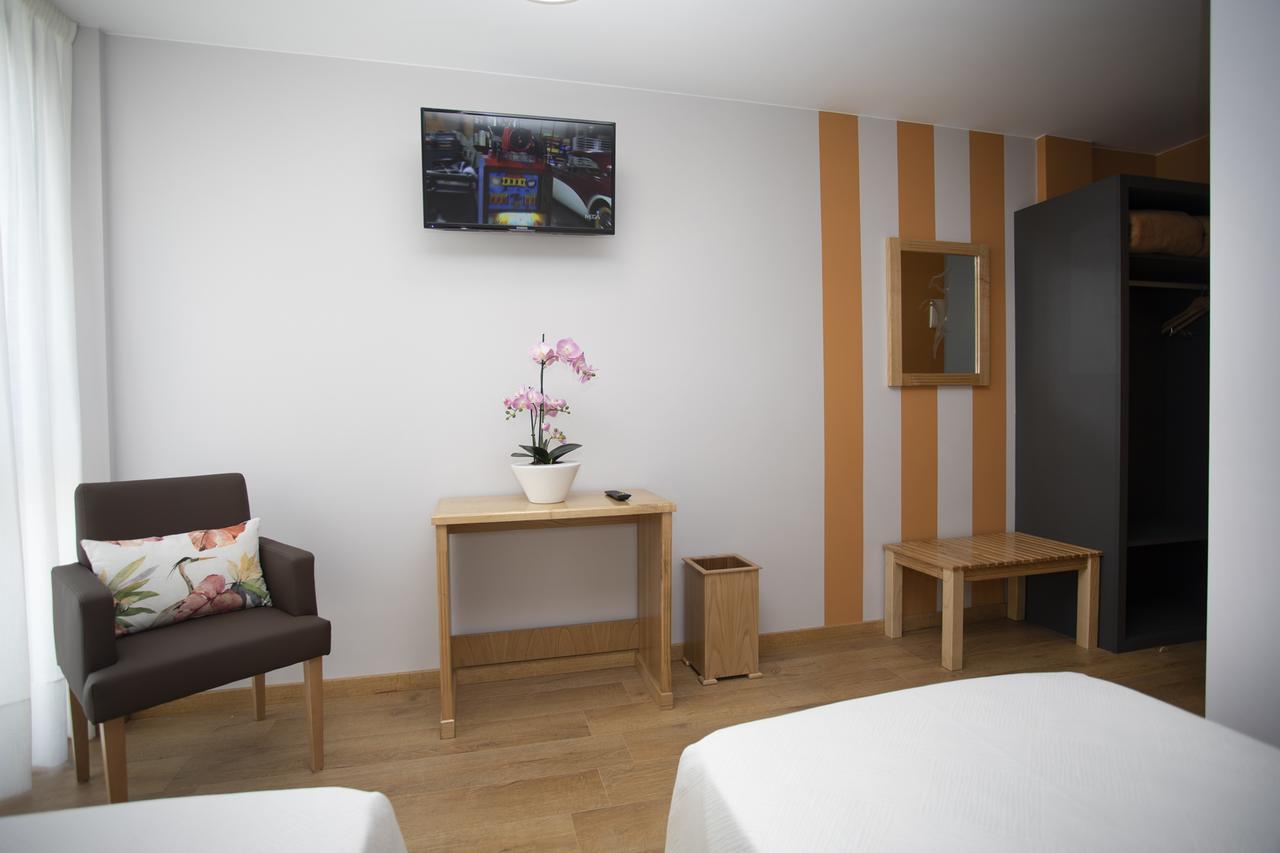 Hotel Novoa 萨里亚 外观 照片
